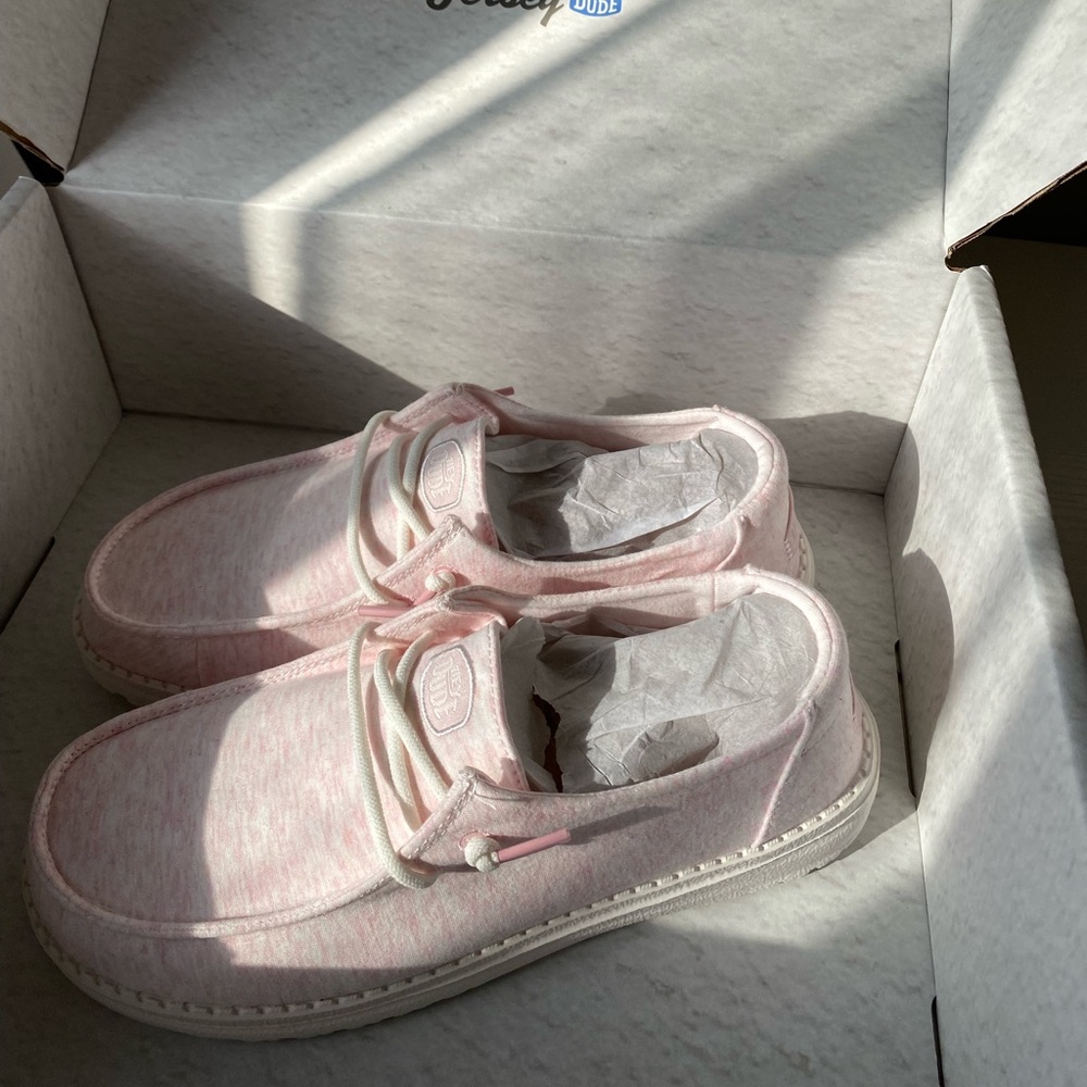 HeyDude Wendy stretch jersey she’s in pink new with box size 8